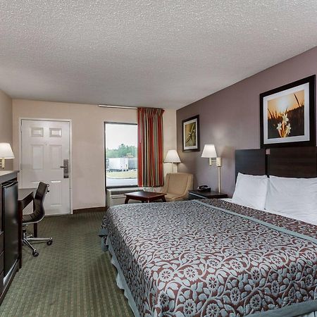 Days Inn By Wyndham Lugoff Экстерьер фото