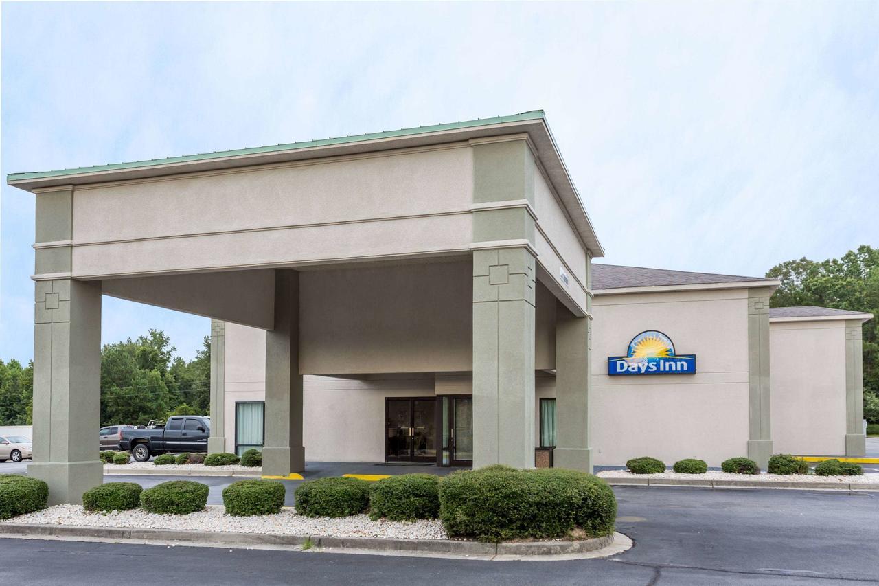 Days Inn By Wyndham Lugoff Экстерьер фото