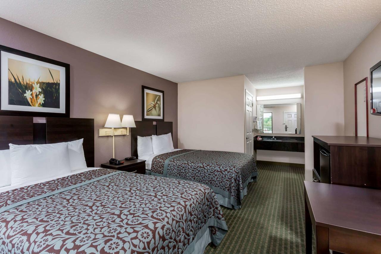 Days Inn By Wyndham Lugoff Экстерьер фото